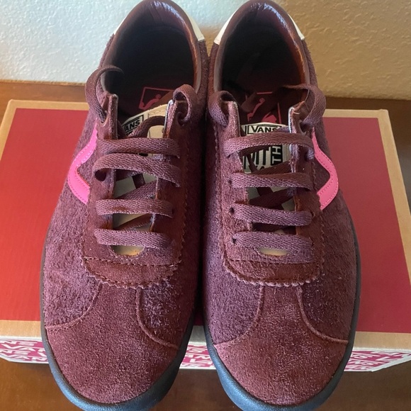 Vans - Picture 5 of 8